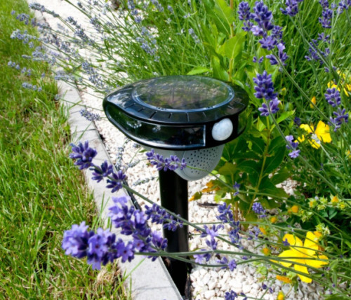 Ultrahangos napelemes kisállatriasztó|hang- és fényriasztás