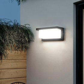  Kültéri napelemes fali lámpa, 13,5 cm x 8 cm, 150 lumen 60 LED 18W, IP65, 3 fényerősségi szint, fényérzékelő, hideg fehér